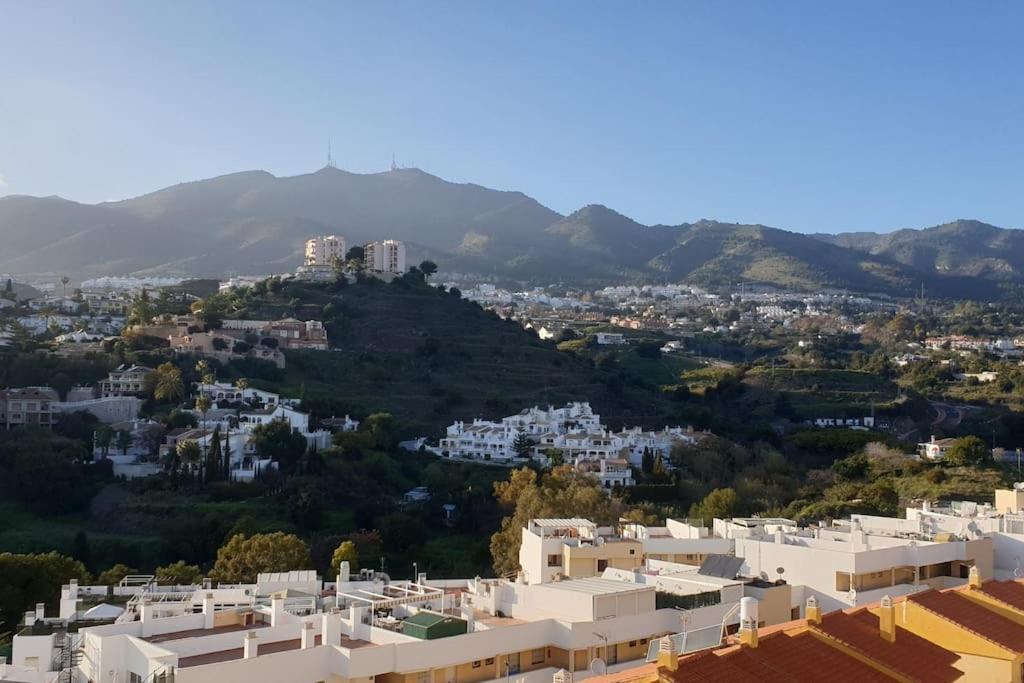 Luxury Penthouse With Sea&Mountain Views & Hot Tub - Tranquility & Rest Apartman Benalmádena Kültér fotó