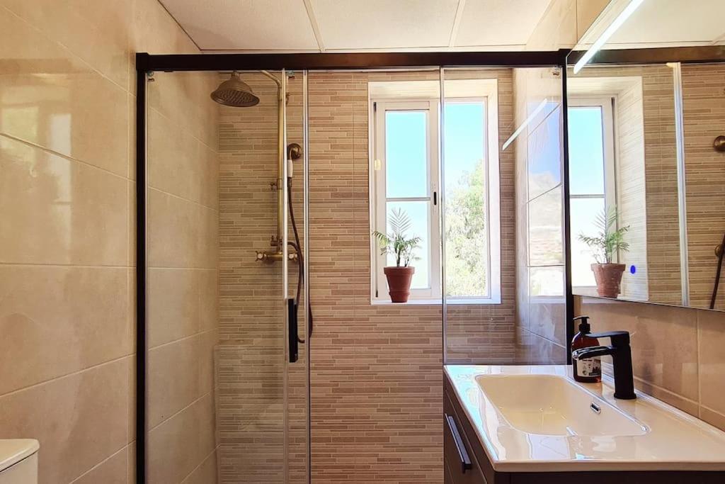 Luxury Penthouse With Sea&Mountain Views & Hot Tub - Tranquility & Rest Apartman Benalmádena Kültér fotó