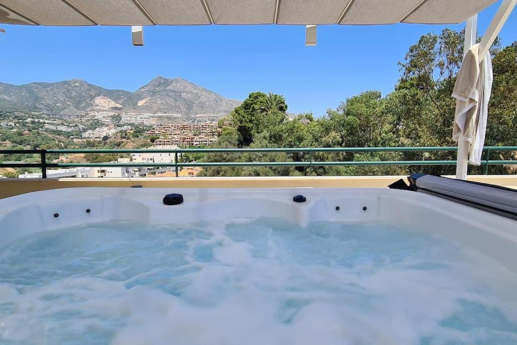 Luxury Penthouse With Sea&Mountain Views & Hot Tub - Tranquility & Rest Apartman Benalmádena Kültér fotó